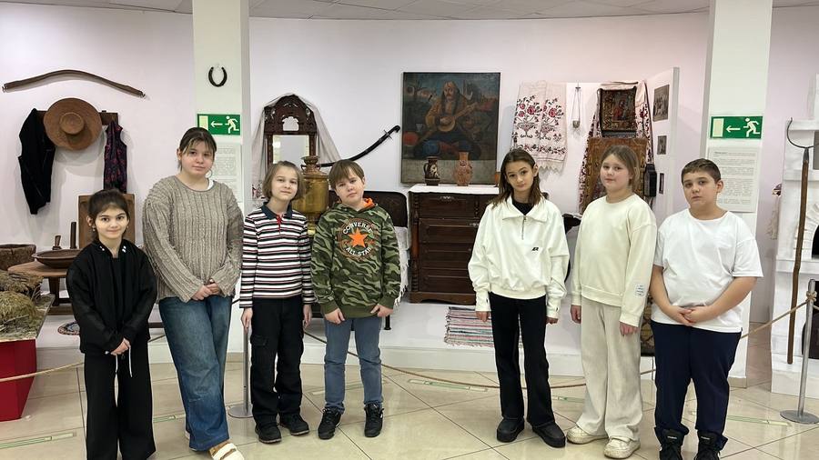 Экскурсия учеников 1-4 классов в музей