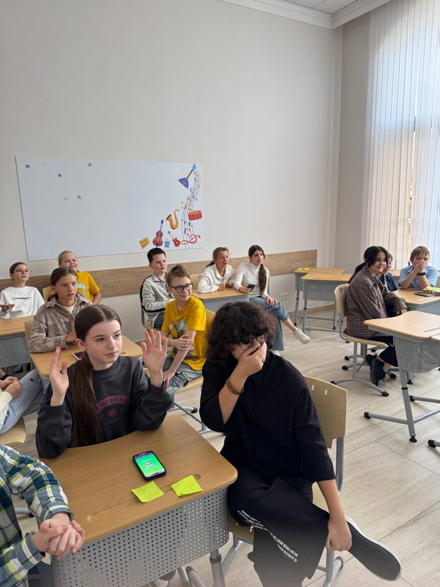Викторина между классами 5А и 5Б: веселое объединение!