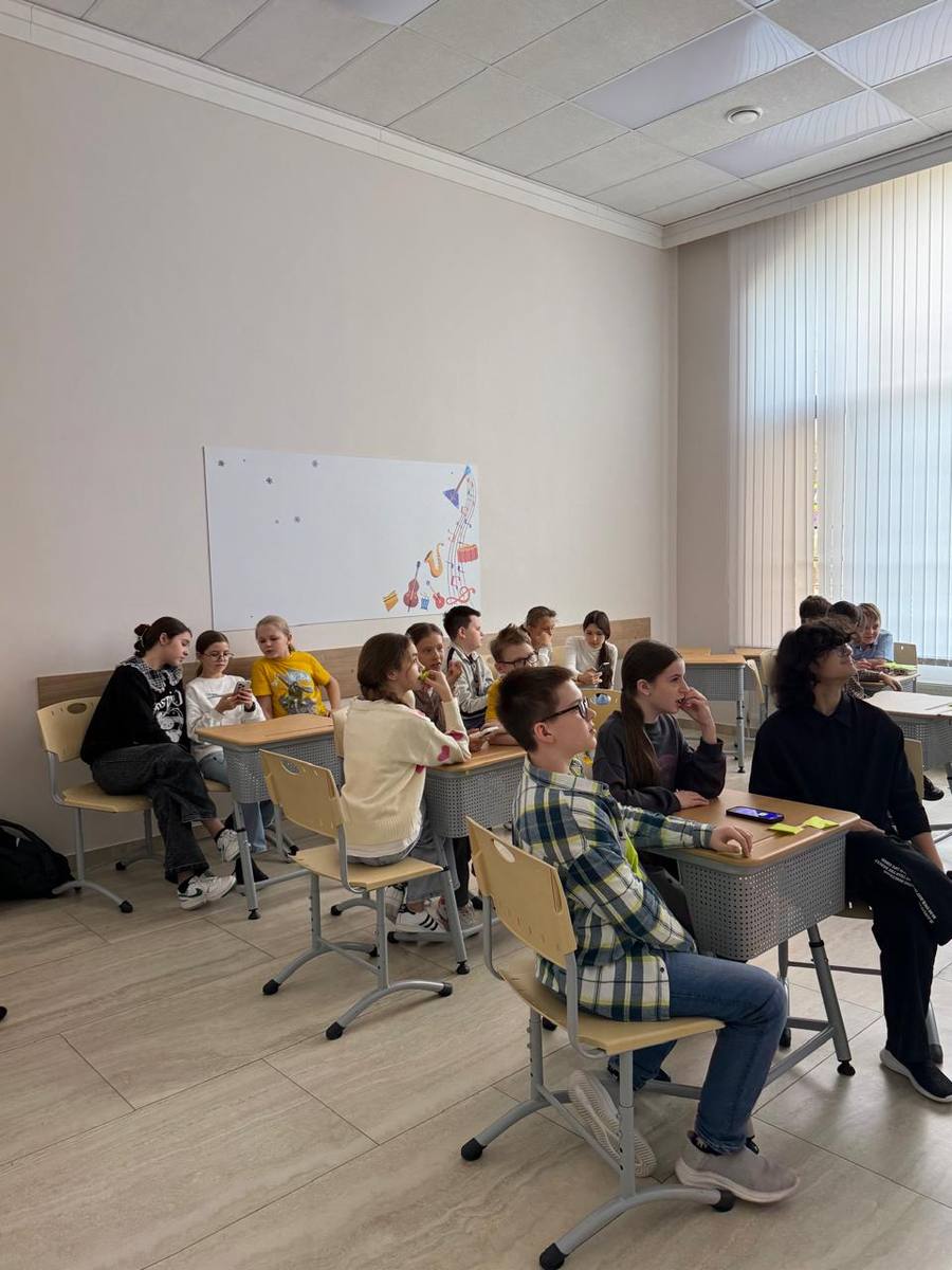 Викторина между классами 5А и 5Б: веселое объединение!