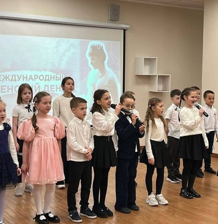 Торжественная линейка в честь 8 Марта