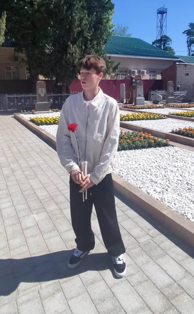 Возложение цветов к Вечному Огню