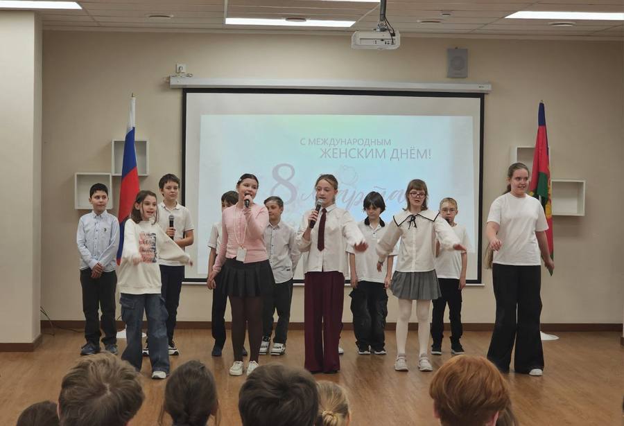 Концерт ко Дню 8 Марта: море улыбок, цветов и добрых слов!