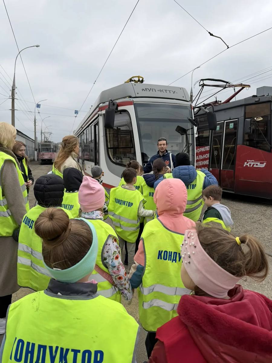 Экскурсия в трамвайном депо: знакомство с городским транспортом