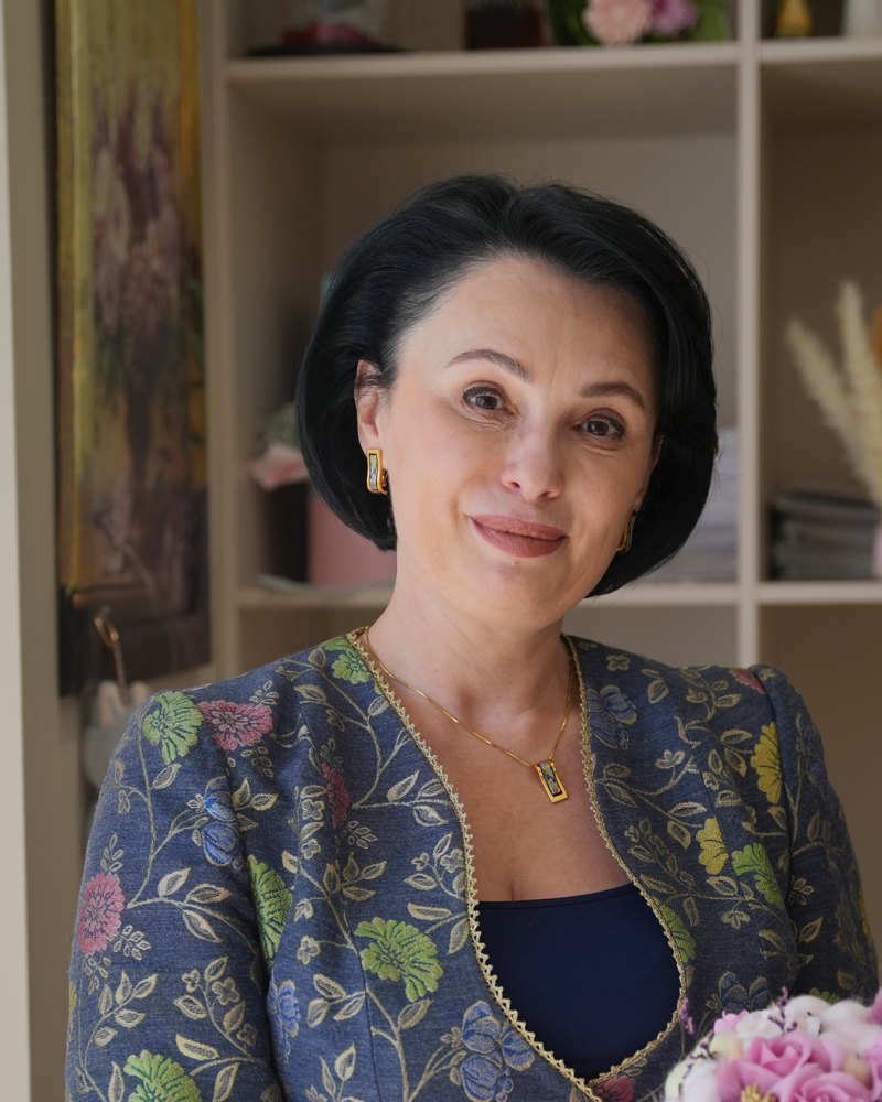 Ерёменко Екатерина Евгеньевна — директор школы-гимназии «Азбука ПРО»